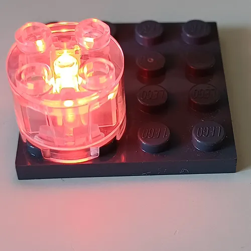 Ensemble de briques en plastique avec lumière LED. Produit vendu en ligne, notamment via AliExpress.