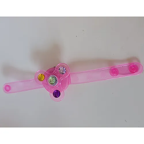 Ensemble de bracelets fidget spinner avec lumière LED. Produit vendu en ligne, notamment via AliExpress (Numéro de produit: 1005007358955818).