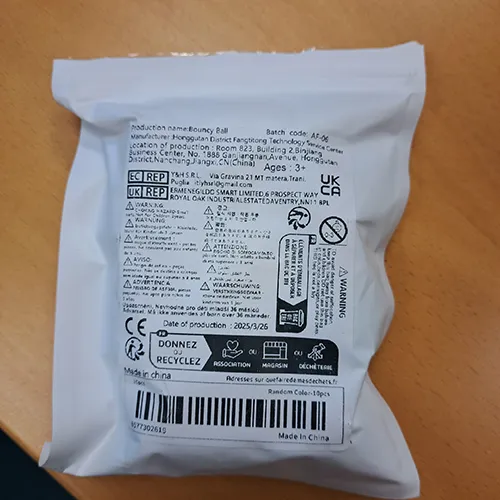 Lot de 10 boules rebondissantes de différentes couleurs. Produit vendu en ligne, notamment via Temu.