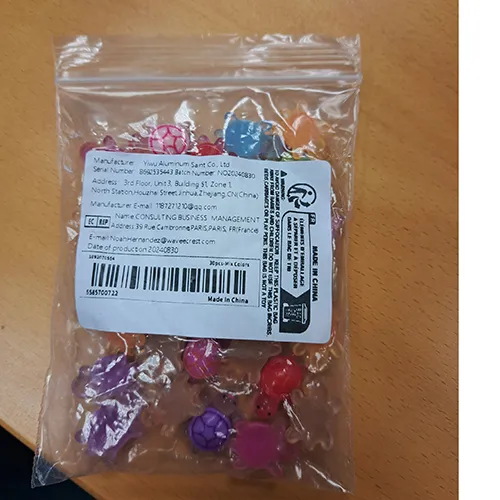 Ensemble de 30 petits jouets en plastique en forme de tortues. Produit vendu en ligne, notamment via Temu.