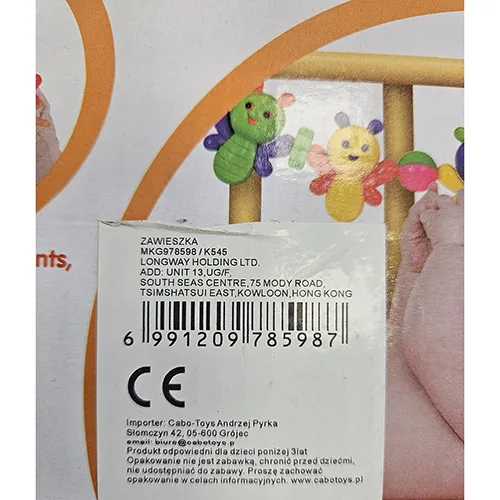 Jouet hochet fait de figures colorées en forme de grenouille enfilées sur une ficelle, avec des boules rondes entre les deux.