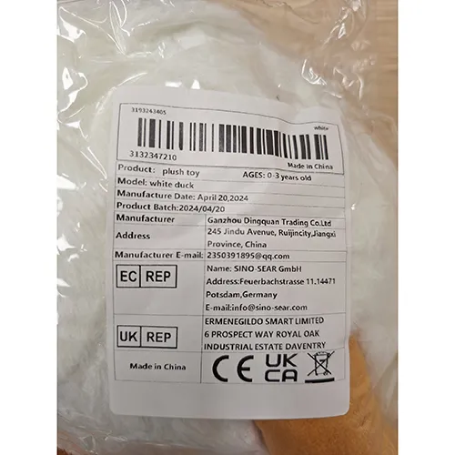 Jouet en peluche, en forme de canard blanc avec des yeux en plastique noir. Produit vendu en ligne, notamment via Temu.