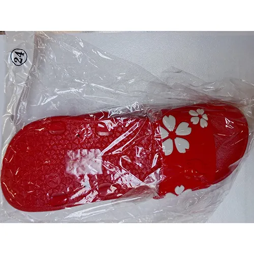 Chaussures à enfiler rouges pour enfants en plastique souple avec un motif d'oiseau rouge et des fleurs blanches sur la boucle, taille 24, 25.