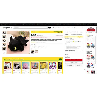 Jouet doux en forme de dragon. Produit vendu en ligne, notamment via AliExpress (identifiant unique: 1005008351226279).