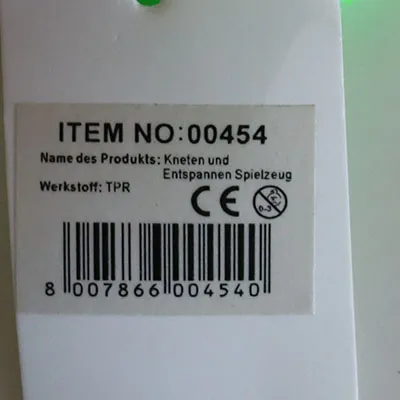 Jouet compressible en forme de chenille avec de grands yeux.