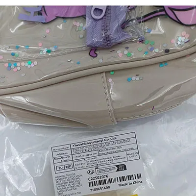 Sac à dos avec une impression de personnages d'animation Lilo et Stitch. Produit vendu en ligne, notamment via Temu (identifiant du produit: 601100079730305). Date de production: 2025/02/06