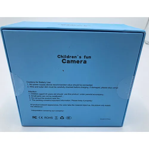 Caméra pour enfants avec câble USB. Produit vendu en ligne, notamment via Shein.