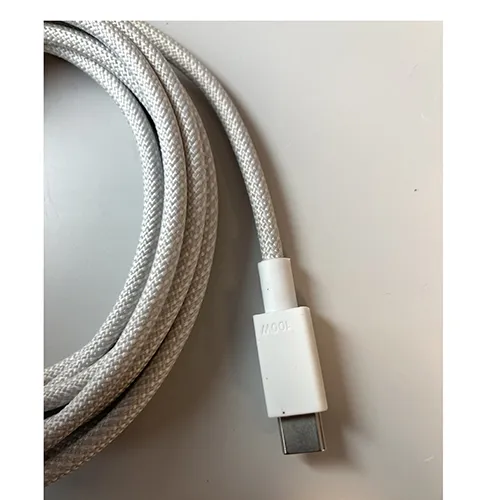 Câble de données 100W USB-C à USB-C, 2 mètres de longueur.