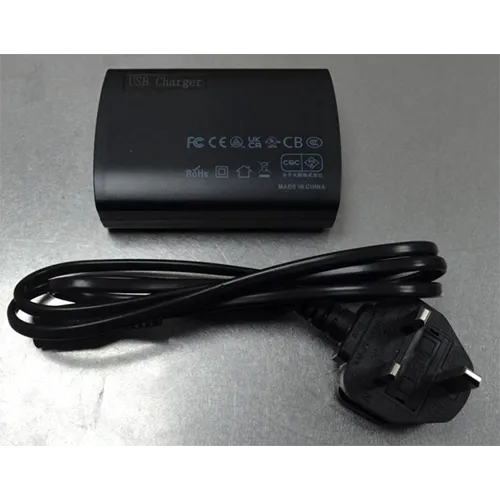 Station de charge USB avec prise et câble. Produit vendu en ligne, notamment via Amazon.