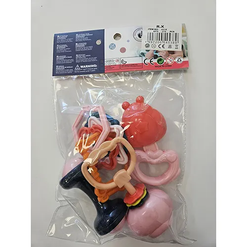 Ensemble de jouets à hochet colorés pour bébés. L'ensemble comprend des hochets, des dentifrices et des anneaux de connexion de différentes formes et couleurs.