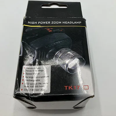 Lampe frontale en plastique dur noir avec une sangle textile. Produit vendu en ligne, notamment via Garderoben.se.