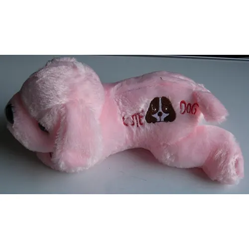 Jouet doux lumineux à piles en forme de chien rose. Produit vendu en ligne, notamment via https://vm.tiktok.com.