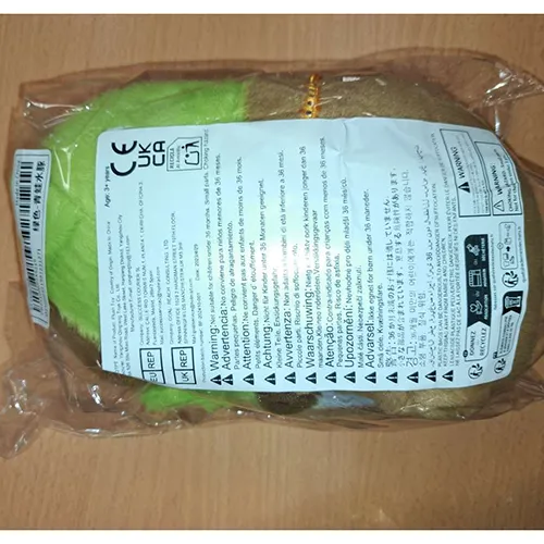 Jouet en peluche brun et vert en forme de capybara portant un couvre-chef de grenouille et un masque de grenouille détachable. Produit vendu en ligne, notamment via Shein (identifiant unique: sl25060321981221271).