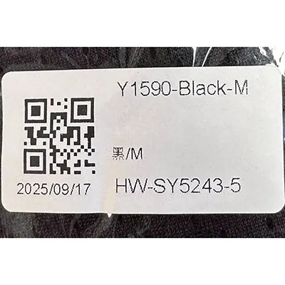 Écharpe bébé en deux parties sans ouvertures intégrées des jambes, noire à l'extérieur, avec un tissu en maille en tissu et des inserts rembourrés blancs dans certaines parties. Produit vendu en ligne, notamment via AliExpress (identifiants uniques: 005007565256736-12000041320277361).