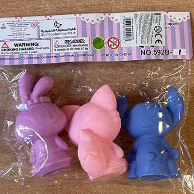 Ensemble de jouets en plastique grinçant en matière plastique souple.