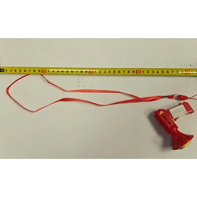 Mégaphone jouet rouge. Produit vendu en ligne, notamment via Temu.