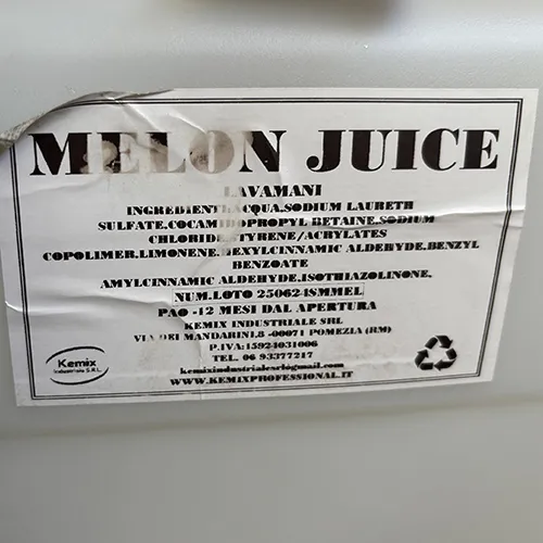 Différents types de savons liquides pour les mains fournis dans des bidons en vrac de 25 kg.