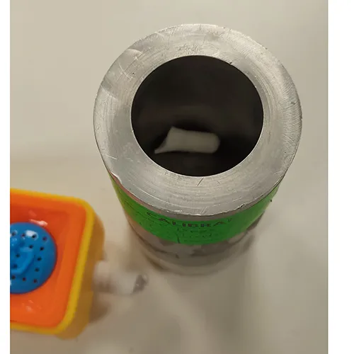 Téléphone jouet avec piles, destiné aux enfants de moins de 36 mois. Produit vendu en ligne, notamment via Temu.