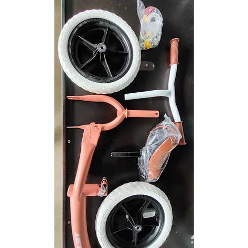 Un vélo d'équilibre de jouet, destiné aux enfants pesant un maximum de 25 kg.