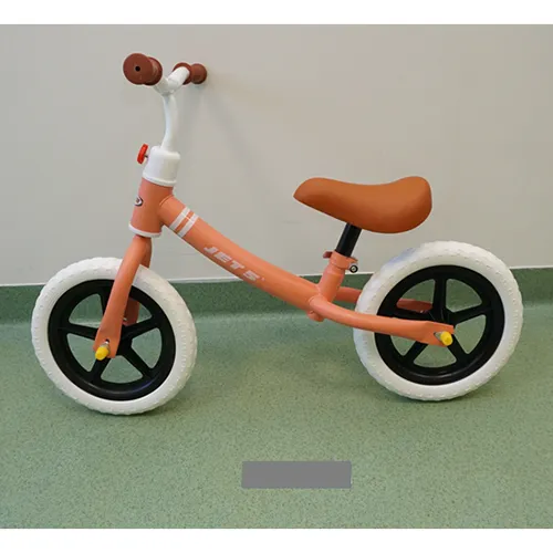 Un vélo d'équilibre de jouet, destiné aux enfants pesant un maximum de 25 kg.