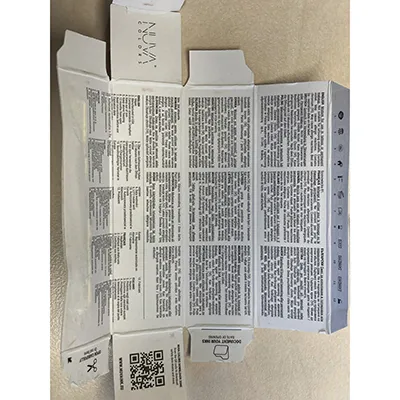 Mélange pour maquillage permanent dans une bouteille en plastique avec un bouchon noir, 15 ml. Produit vendu en ligne, notamment via www.kwadron.pl