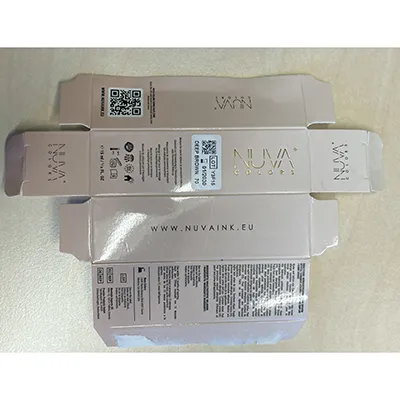 Mélange pour maquillage permanent dans une bouteille en plastique avec un bouchon noir, 15 ml. Produit vendu en ligne, notamment via www.kwadron.pl