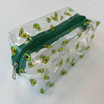 Boîtier de maquillage en plastique transparent avec un motif d'avocat. Produit vendu en ligne, notamment via AliExpress (identifiant unique du produit: 1005008741552206).
