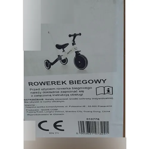 Tricycle avec pédales de montage sur la roue avant.