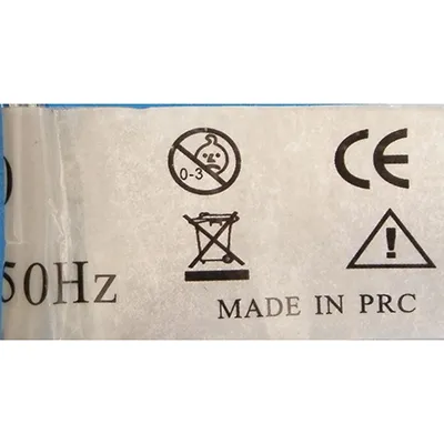 Chaîne d'éclairage décoratif qui peut être élargie avec des membres supplémentaires. Tension de 220-240 V, fréquence de 50/60 Hz et puissance nominale de 9 W.