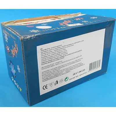 Chaîne d'éclairage décoratif, 2 mètres x 1,5 mètres, en forme de rideau avec des membres supplémentaires extensibles. Données techniques: 220 V - 240 V; 50 Hz/60 Hz; 13 W, classe 0.