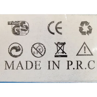 Chaîne d'éclairage décoratif, 2 mètres x 1,5 mètres, en forme de rideau avec des membres supplémentaires extensibles. Données techniques: 220 V - 240 V; 50 Hz/60 Hz; 13 W, classe 0.