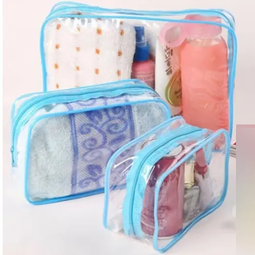 Ensemble de 3 sacs de toilette en PVC avec bords bleus avec côtés clairs. Produit vendu en ligne, notamment via www.elkjop.no.