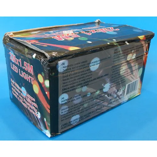 Chaîne d'éclairage décorative qui peut être élargie. Tension de 220-240 V, fréquence de 50 Hz, dimension 2 m x 1,5 m.