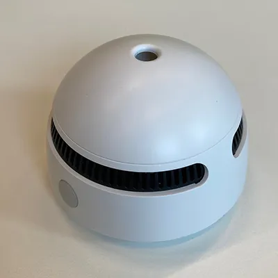 Détecteur de fumée rond blanc et noir. Produit vendu en ligne, notamment via Shein (identifiant unique du produit: sr25090201121913177).