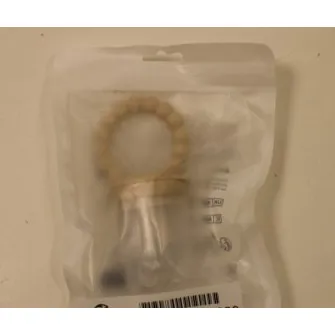 Alimentateur pour bébé en forme de sucette. Produit vendu en ligne, notamment via Shein.