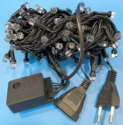 Chaîne d'éclairage décoratif en forme de corde avec une unité de clignotement à 8 fonctions et avec une prise de courant pour étendre la chaîne d'éclairage avec des éléments supplémentaires. Données techniques: 220-240 V, 50Hz/60Hz, 11 W, Classe 0.