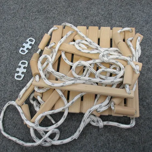 Balançoire bébé en bois Produit vendu en ligne, notamment via www.otto.de
