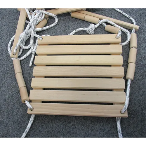 Balançoire bébé en bois Produit vendu en ligne, notamment via www.otto.de