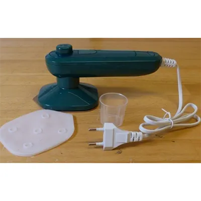 Mini machine à repasser suspendue portable. Produit vendu en ligne, notamment via Aliexpress (identifiant unique du produit: 1005009043222389).