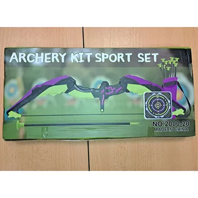 Arc noir, vert et violet avec trois petites flèches et une cible. Produit vendu en ligne, notamment via SHEIN (identifiant unique du produit: sl25091638478606468)