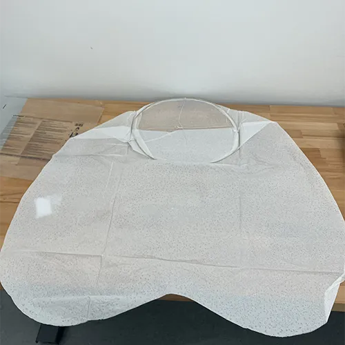 Lanterne de ciel blanc. Le carburant pour la flamme chauffant l'air peut être un solide, un liquide ou un gaz. Dimensions: 38 x 70 x 102 cm. Produit vendu en ligne, notamment via www.derhochze