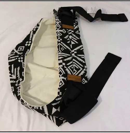 Porte-bébé de style kangourou pour les nouveau-nés. Produit vendu en ligne, notamment via AliExpress.