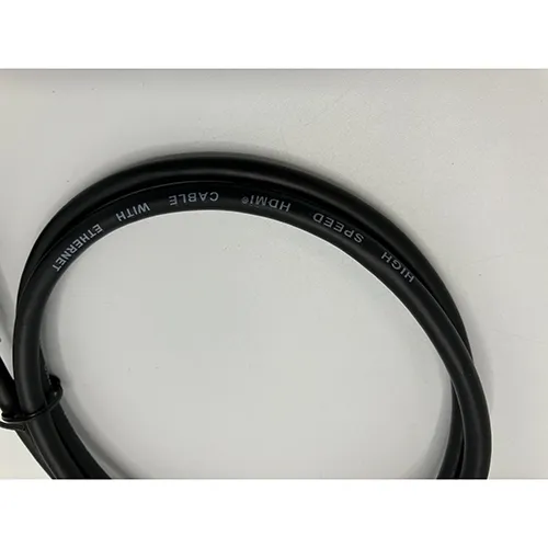 Câble HDMI haute vitesse avec Ethernet. Produit vendu en ligne, notamment via www.atea.se.
