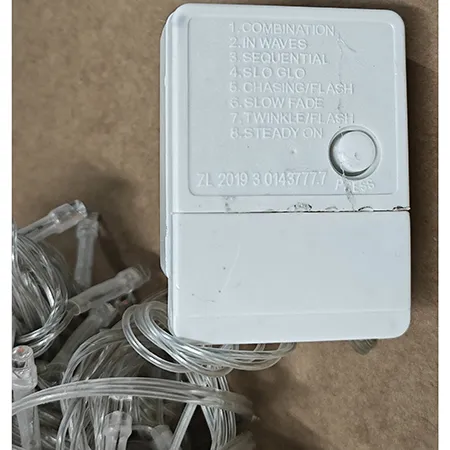 Chaîne d'éclairage contenant des sources lumineuses LED non remplaçables. Le produit comprend un dispositif pour changer les modes d'éclairage.