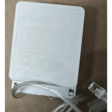 Chaîne d'éclairage contenant des sources lumineuses LED non remplaçables. Le produit comprend un dispositif pour changer les modes d'éclairage.