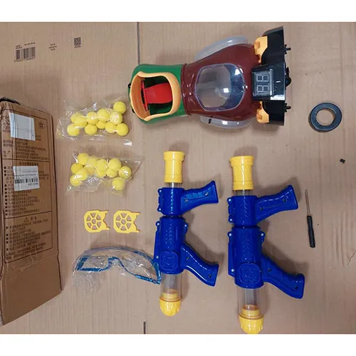 Jeu de tir avec une cible mobile utilisant des balles en mousse jaune et deux lanceurs à compression manuelle à piston. La cible, un canard sur roues, est utilisée pour améliorer la précision de tir. Les ailes du canard s'ouvrent pour révéler une lumière composée d'une LED rouge d'un côté et d'une LED bleue de l'autre. Produit vendu en ligne, notamment via AliExpress (identifiant produit: 393836f165)