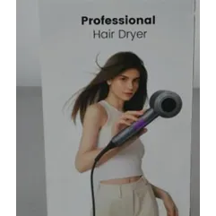 Sèche-cheveux gris et rose avec plusieurs accessoires avec un câble d'alimentation attaché. Produit vendu en ligne, notamment via Amazon (ASIN: B0D3H8XHY1).