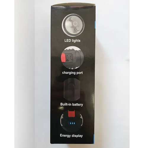 Lampe de poche LED à batterie en plastique noir avec connecteur micro-USB. Le bouton poussoir intégré permet de choisir parmi 3 modes d'éclairage différents. Certaines LED indiquent le niveau de charge. Le produit est livré avec un câble de charge.