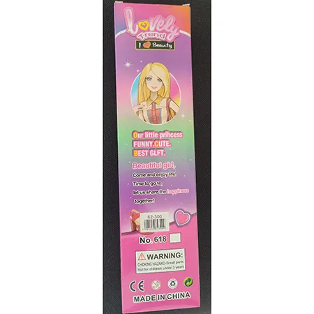 Poupée en plastique.