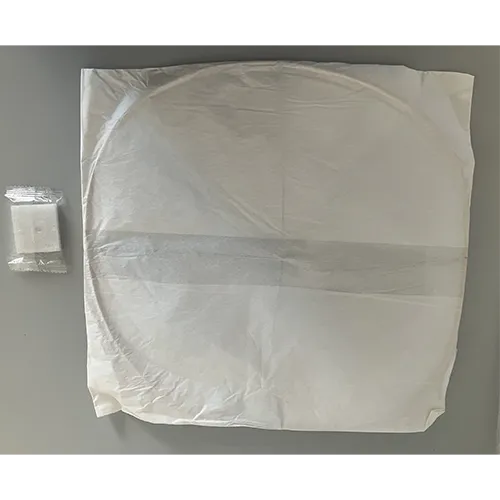 Lanterne de ciel blanc. Le carburant pour la flamme chauffant l'air peut être un solide, un liquide ou un gaz. Dimensions : 60 × 37 × 37 cm. Produit vendu en ligne, notamment via kaufland.de et manomano.de.